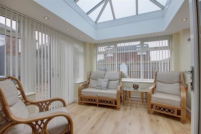 2 Bedroom Detached Bungalow For Sale In Trafalgar Close, Hessle, HU13