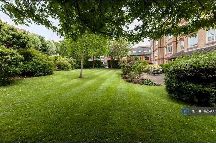 1 Bedroom Flat To Rent In Homelatch House, Eastbourne, BN21