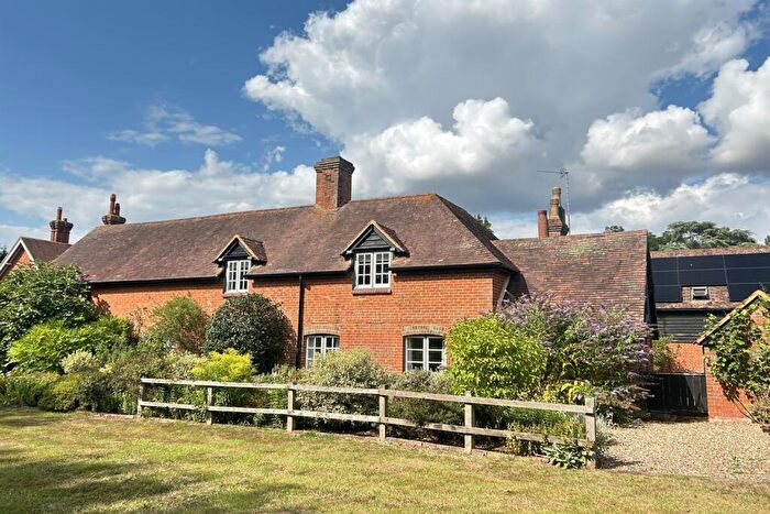 2 Bedroom Cottage To Rent In Bramley, Hampshire, RG26