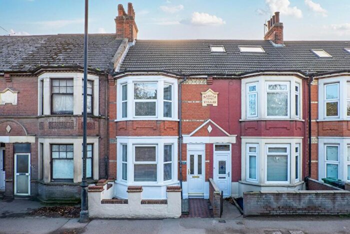 3 Bedroom Terraced House For Sale In London Road, Greenhithe, DA9