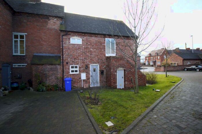 2 Bedroom Barn Conversion To Rent In The Chestnuts, Burton Upon Trent, Staffordshire, DE13