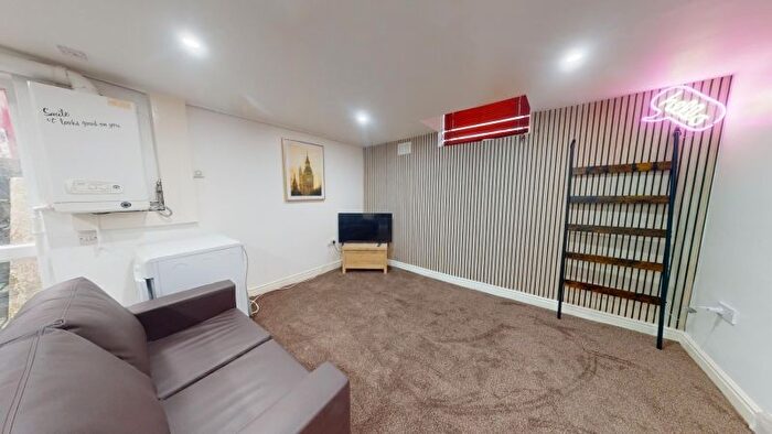 1 Bedroom Flat To Rent In Cardigan Road, Hyde Park, Leeds, LS6