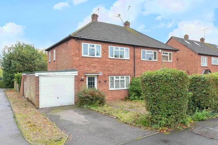 3 Bedroom Semi-Detached House To Rent In The Meadows, Amersham, HP7