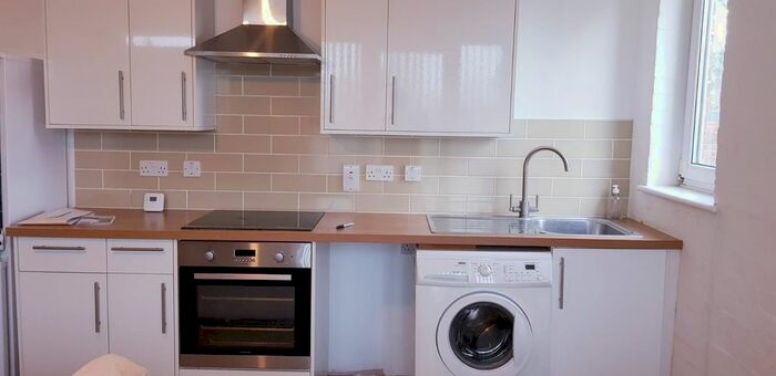 2 Bedroom Flat To Rent In Leaf Close, Northwood, Greater London, HA6