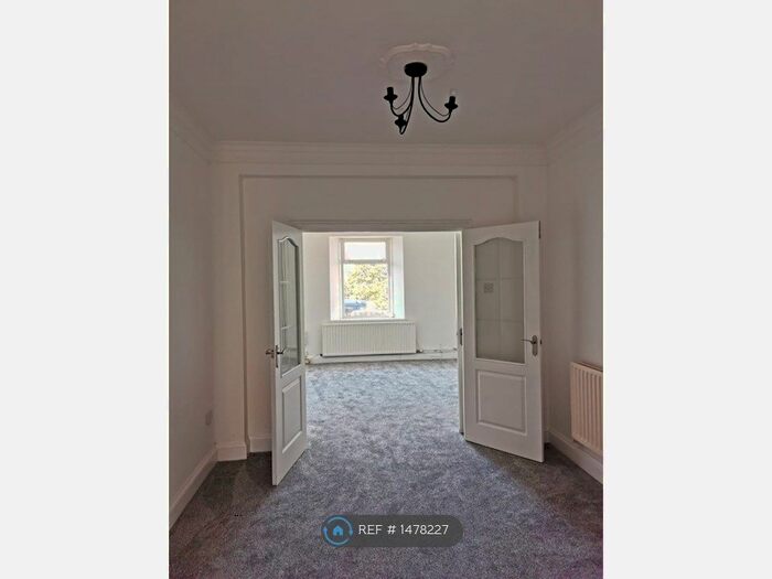 4 Bedroom End Of Terrace House To Rent In Midland Place, Swansea, SA7
