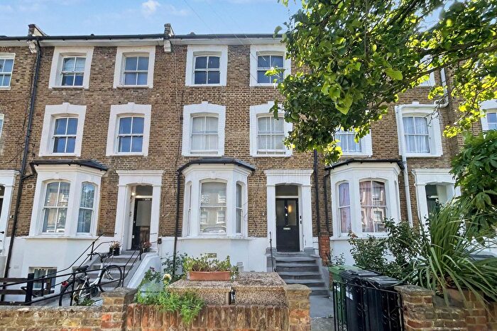 Studio For Sale In Cathnor Road, London, W12
