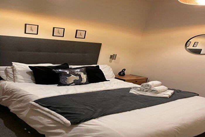 2 Bedroom Flat To Rent In Britannia Road, Huddersfield, HD3