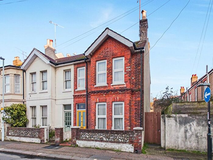 2 Bedroom End Terrace House For Sale In Buckingham Road, Worthing, BN11