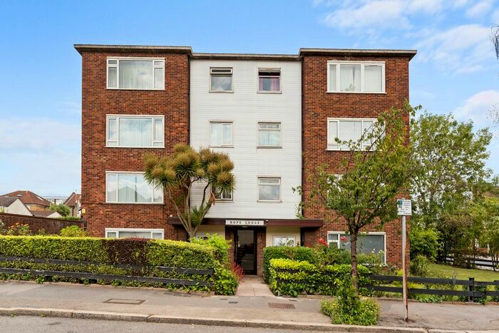 2 Bedroom Flat To Rent In High Road, London, E18