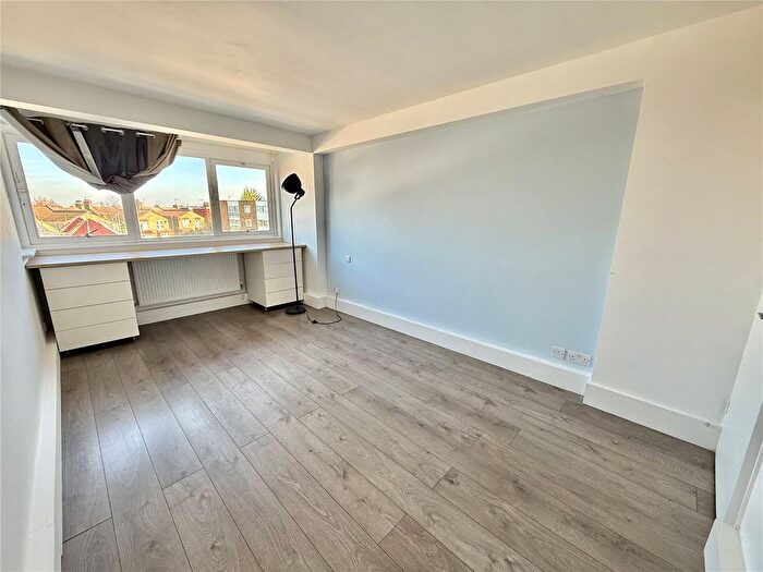 1 Bedroom Flat To Rent In Maidstone Road, London, N11