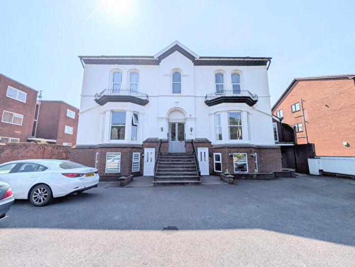 2 Bedroom Flat To Rent In Park Crescent, Southport, Merseyside, PR9