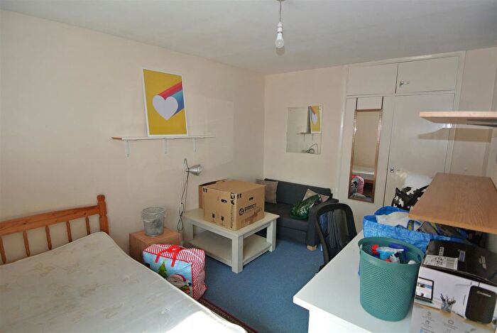 5 Bedroom End Of Terrace House To Rent In Cherrywood Avenue, Englefield Green, Egham, TW20