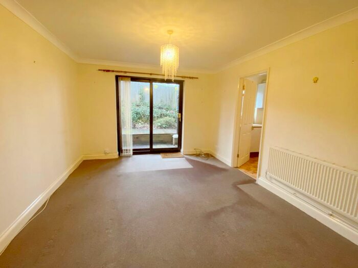 1 Bedroom Flat To Rent In Greenway, Eastbourne, East Sussex, BN20