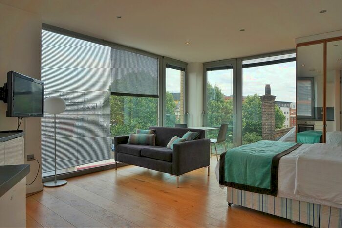 Studio To Rent In Tower Bridge Road, London, SE1