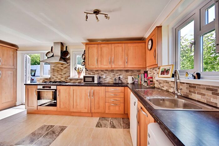 3 Bedroom Semi Detached House For Sale In Fairfield Road, Borough Green, Sevenoaks, TN15