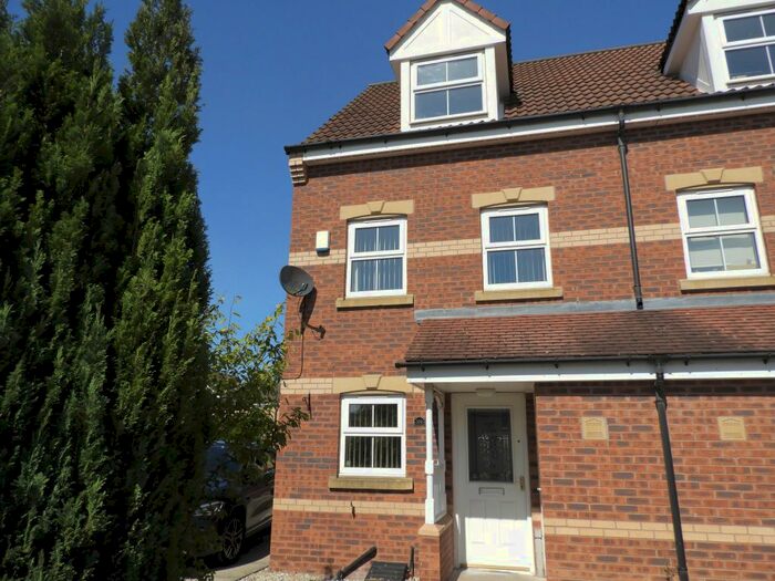 3 Bedroom Semi-Detached House To Rent In Reeves Way, Armthorpe, Doncaster, DN3