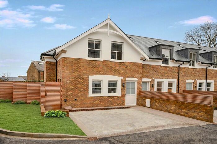 3 Bedroom Detached House To Rent In Silver Birches Close, Richmond, TW10