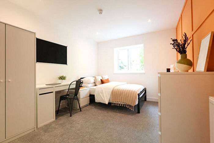 Terraced House To Rent In Thurmond Crescent, Winchester, Hampshire, SO22