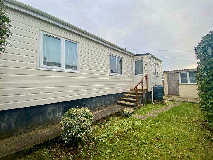 2 Bedroom Mobile/park Home For Sale In Trelil Caravan Park, Trewennack, Helston, TR13