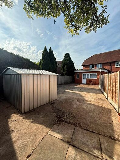 3 Bedroom Semi-Detached House For Sale In Collingwood Rd, Uxbridge, UB8