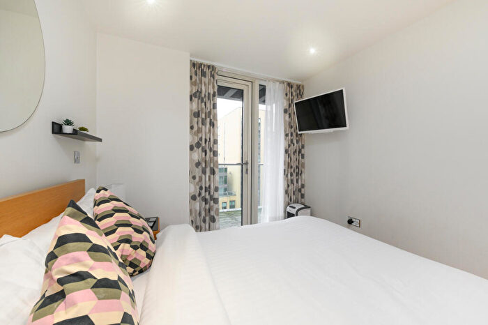 2 Bedroom Flat To Rent In Ability Place, Millharbour, E14