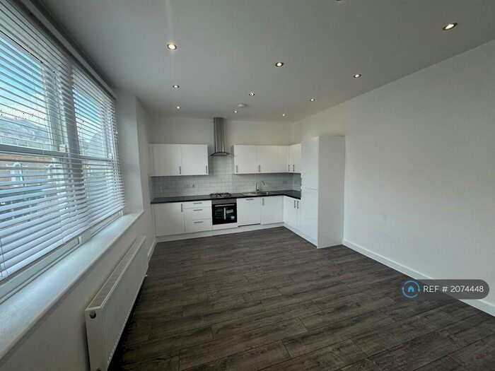 4 Bedroom Flat To Rent In West Green Road, London, N15