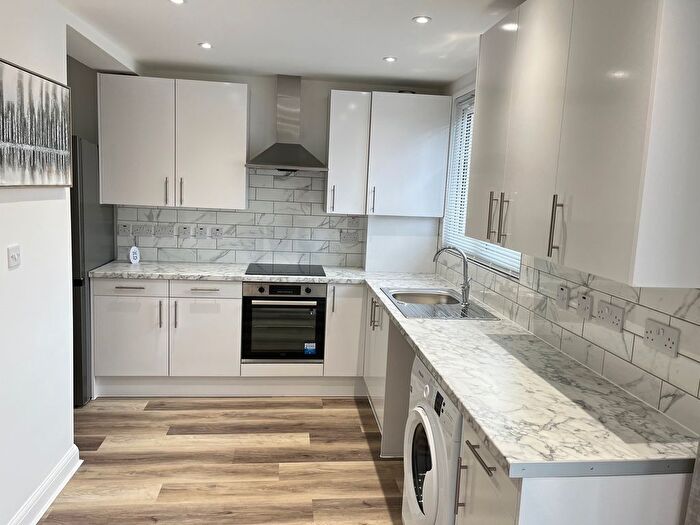 4 Bedroom Terraced House To Rent In Rylston Road, Palmers Green, N13