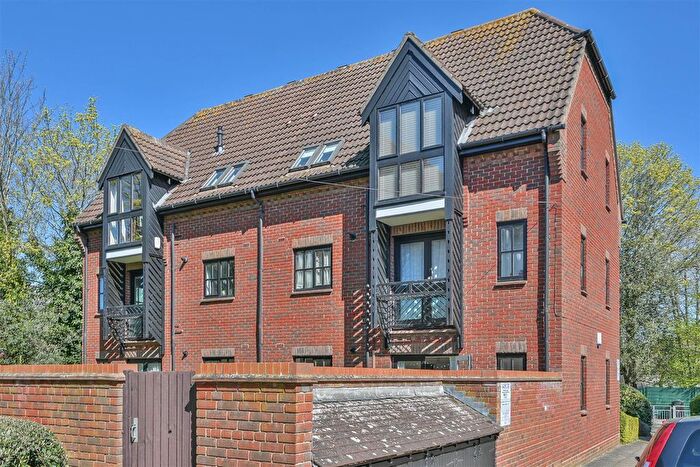 1 Bedroom Flat For Sale In Sawyers Hall Lane, Brentwood, CM15