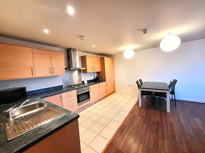 2 Bedroom Flat To Rent In Lovelace House, West Ealing, W13