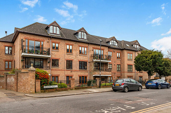 2 Bedroom Detached House For Sale In Crescent Road, Enfield, EN2