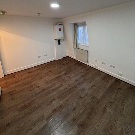 2 Bedroom Flat To Rent In York Road, Ilford, IG1