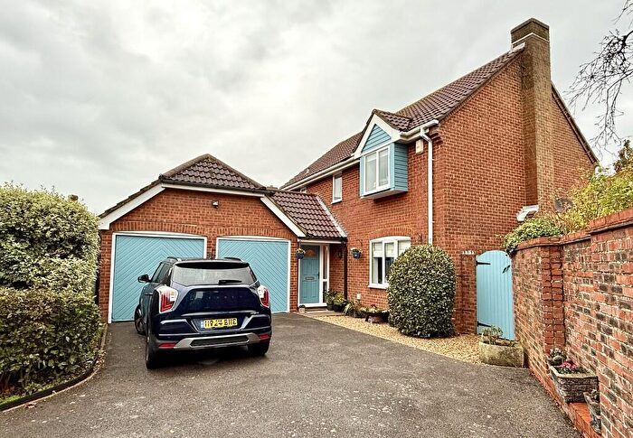 4 Bedroom Detached House For Sale In Somervell Close, Gosport, PO12