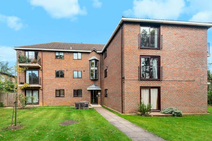 2 Bedroom Flat To Rent In Dorchester Court, Summertown, OX2