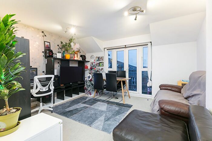2 Bedroom Flat For Sale In Quince House, Hemlock Grove, SW16