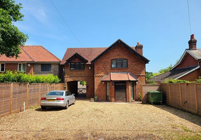4 Bedroom Detached House For Sale In Calmore Road, SO40