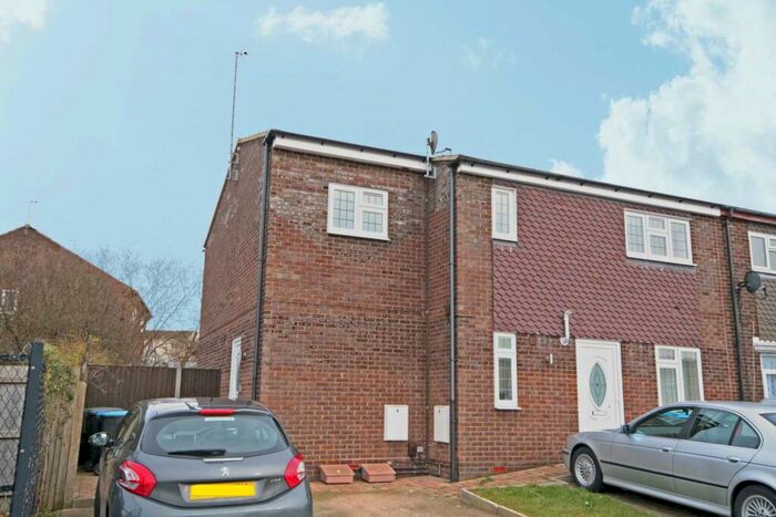 2 Bedroom Maisonette To Rent In Lomond Road, Hemel Hempstead, HP2