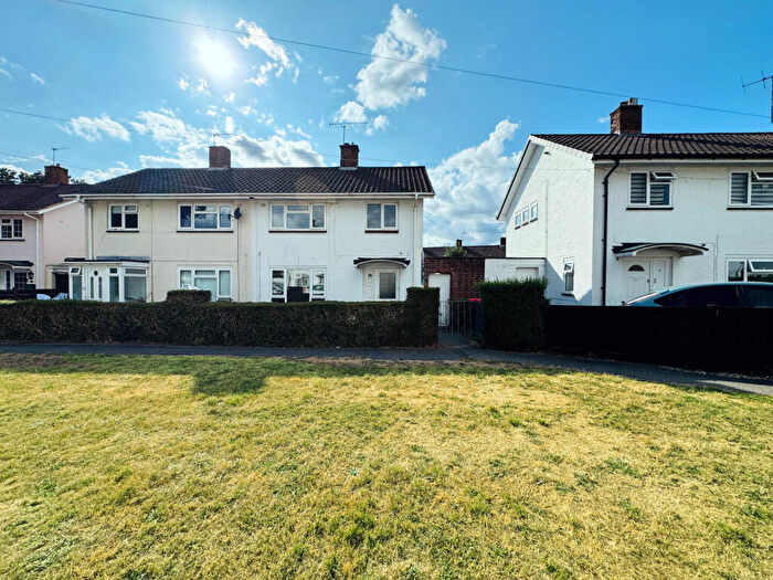 3 Bedroom Semi-Detached House To Rent In Heron Close, Langley Green, Crawley, RH11
