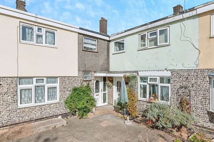 4 Bedroom Terraced House For Sale In Audley Way, Basildon, SS14