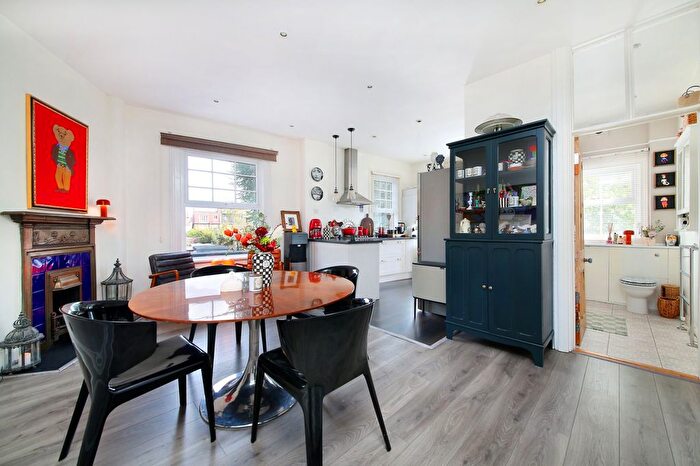 3 Bedroom Flat To Rent In Sheengate Mansions, Upper Richmond Road West, SW14