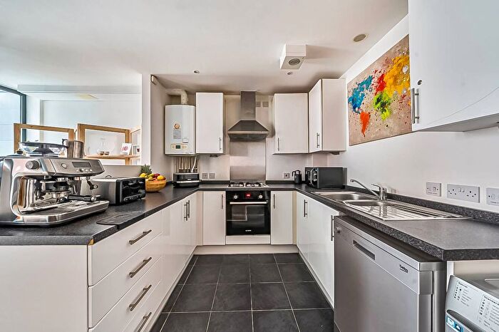 2 Bedroom Flat For Sale In Taylor Place, Bow, London, E3