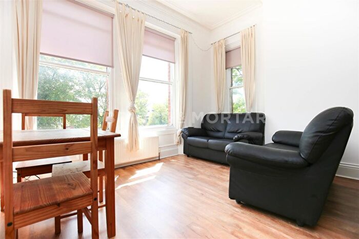 3 Bedroom Flat To Rent In Grosvenor Place, Jesmond, Newcastle Upon Tyne, NE2