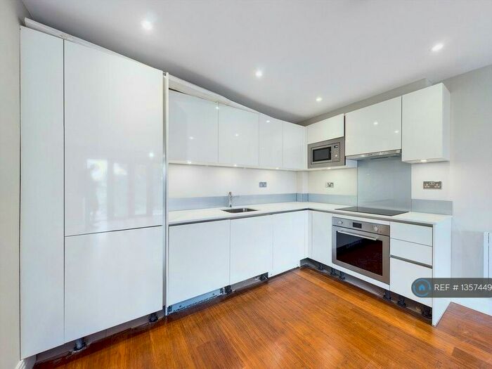 1 Bedroom Flat To Rent In Gordon Road, High Wycombe, HP13