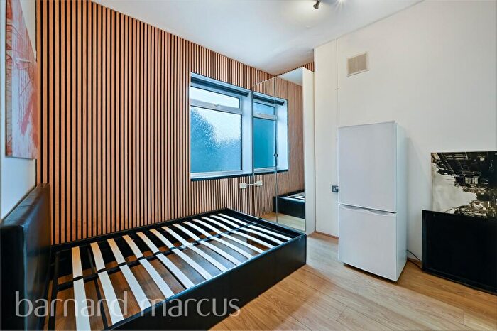 Apartment To Rent In Walworth Road, London, SE17
