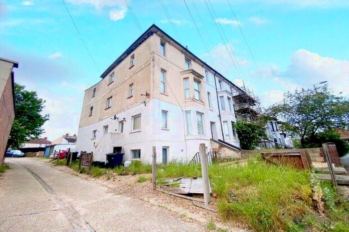 2 Bedroom Flat To Rent In Brockhurst Road, Gosport, PO12