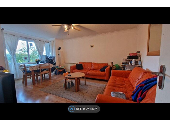 2 Bedroom Flat To Rent In Winchester Close, London, E6