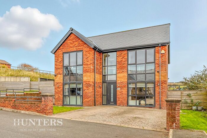 4 Bedroom Detached House For Sale In Moordale Avenue, Oldham, OL4