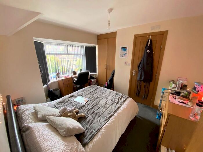 5 Bedroom Semi-Detached House To Rent In Coniston Avenue, OX3