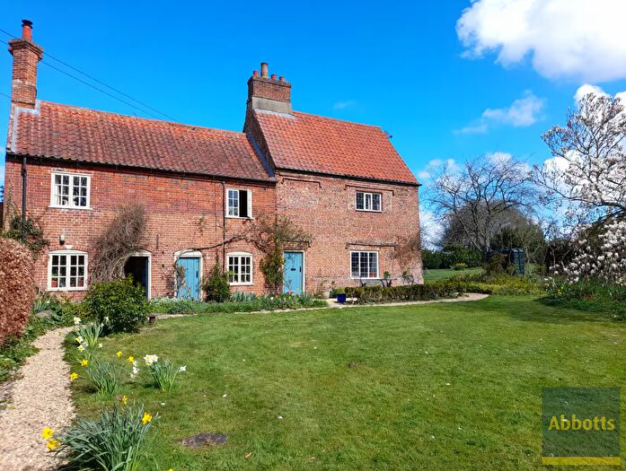 2 Bedroom Semi Detached House To Rent In Norwich, NR11