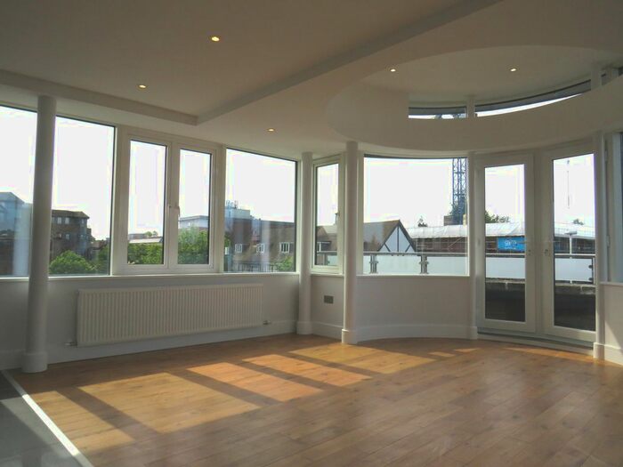 2 Bedroom Flat To Rent In Bishopric, Horsham, RH12