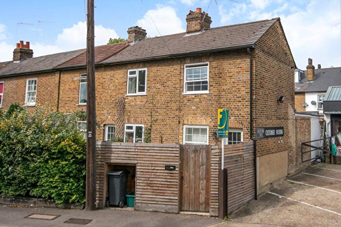 1 Bedroom End Of Terrace House For Sale In Hawks Road, Kingston, Kingston Upon Thames, KT1